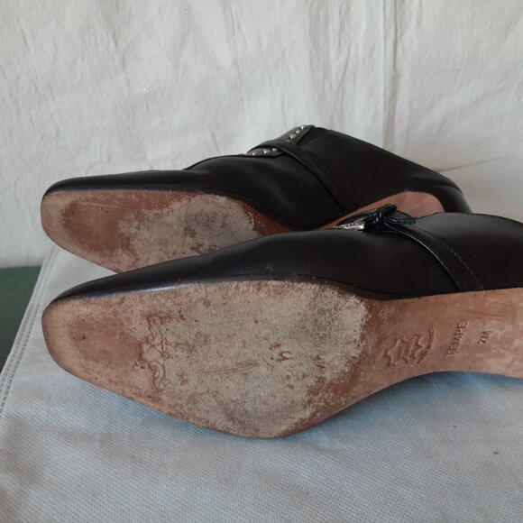 BRIGHTON BLACK LEATHER SLIP ON 2" HEELS SHOES SILVER BUCKLE TEMPE BRAZIL 7M - Picture 5 of 6